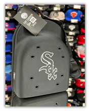 Load image into Gallery viewer, Chicago White Sox/6-Pack Cap Carrier
